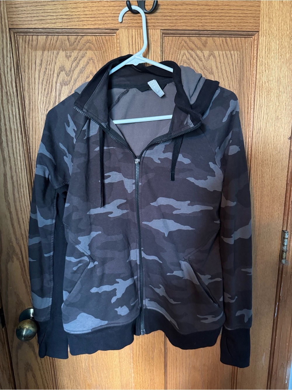 Athleta Triumph Gray & Black Camo Zip-Up Hoodie